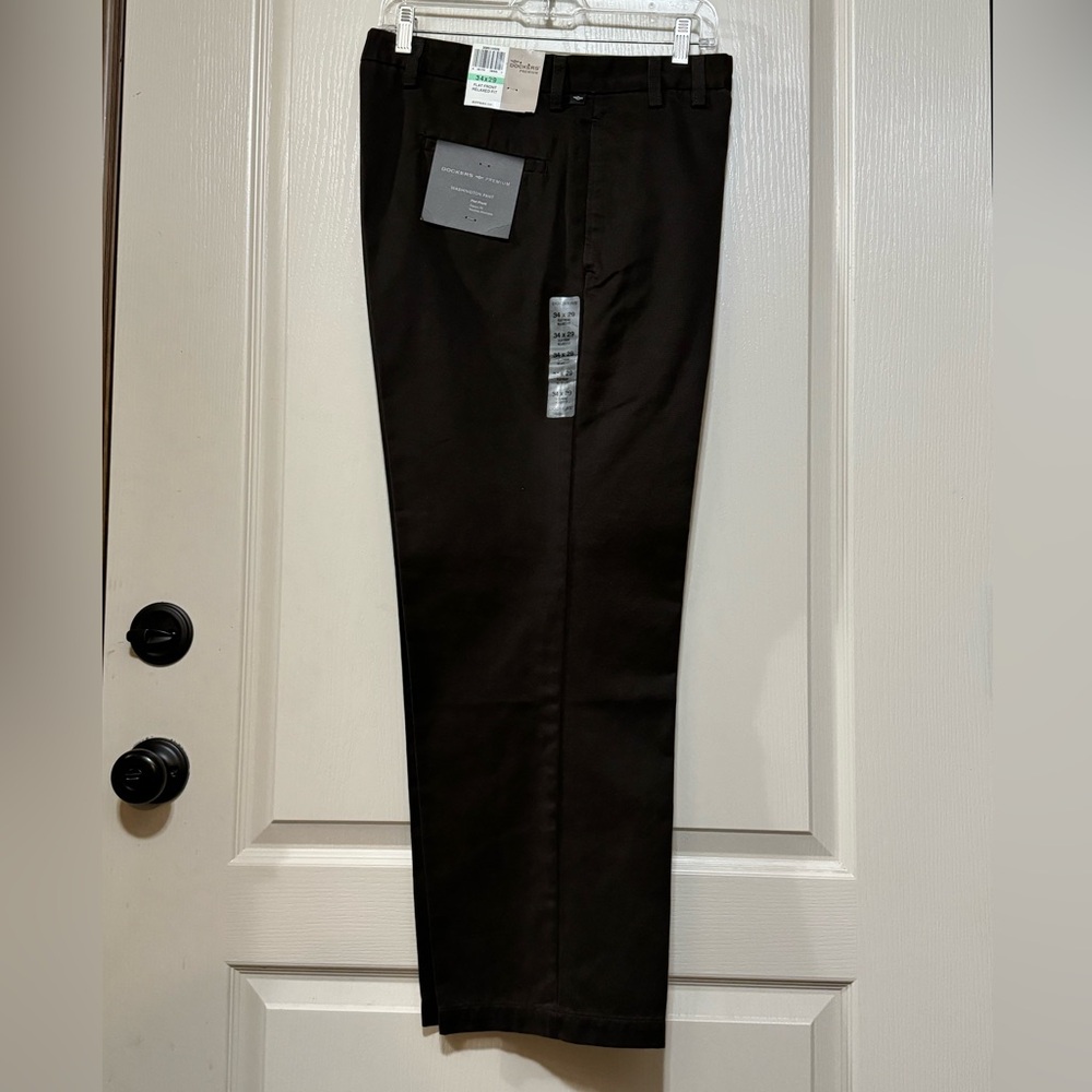 NWT DOCKERS PREMIUM WASHINGTON PANT SIZE 34x29, BROWN, FLAT FRONT, RELAXED FIT.